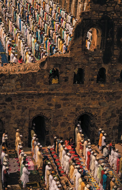 People praying