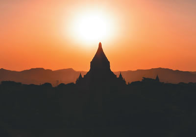 Buddhist temple with the setting sun 