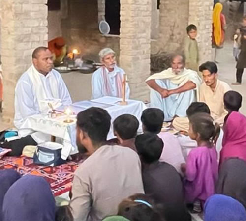 Columban Fr. Iowane Naio celebrates Mass