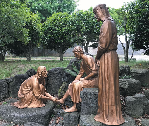 Statue of Jesus washing the feet of one of his apostles