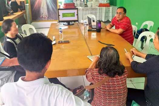Fr. Jovito facilitating a recollection for our Misyon partners in mission