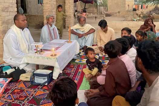 Fr. Iowane Naio celebrates Mass with the Sindhi Bheels community in Pangrio Village.