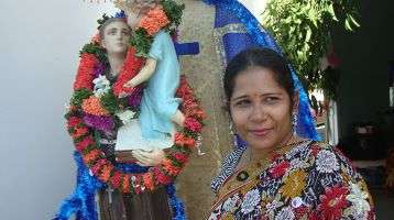 Rosemary in front of the statue of St. Anthony