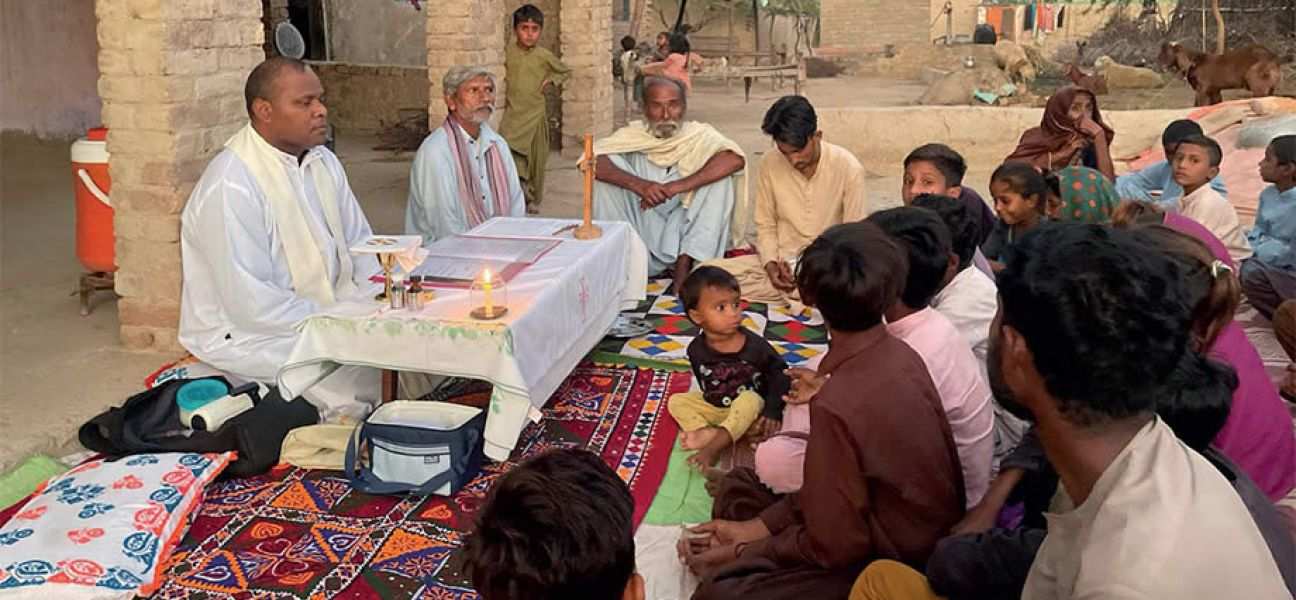 Fr. Iowane Naio celebrates Mass with the Sindhi Bheels community in Pangrio Village.