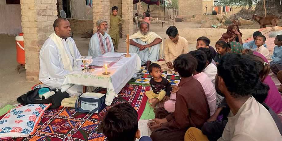 Fr. Iowane Naio celebrates Mass with the Sindhi Bheels community in Pangrio Village.