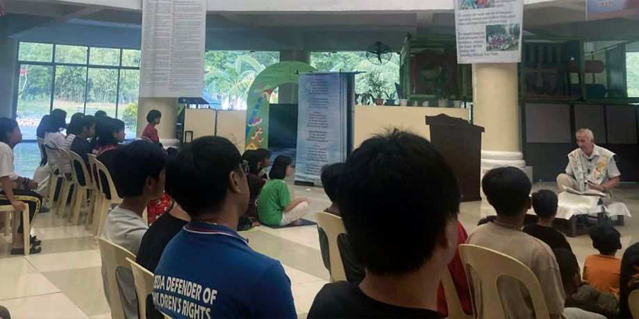 Columban Fr. Shay Cullen celebrates Mass at the Girls' Home.