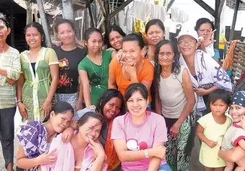 Ana Flores (front row, center) with women and children in Narulang community.