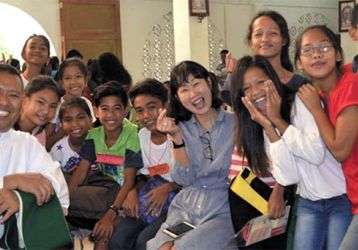 Sihyeon and Columban Fr. Rolly with a youth group in the Philippines