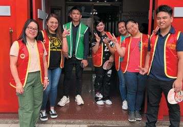 Reins Mosqueda and volunteers at the Hope Workers Center