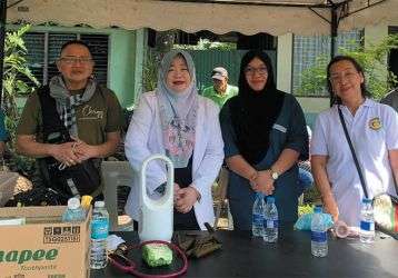 Fr. Ramon Torres (second from left) with Muslim women doctors and Alito (far right)